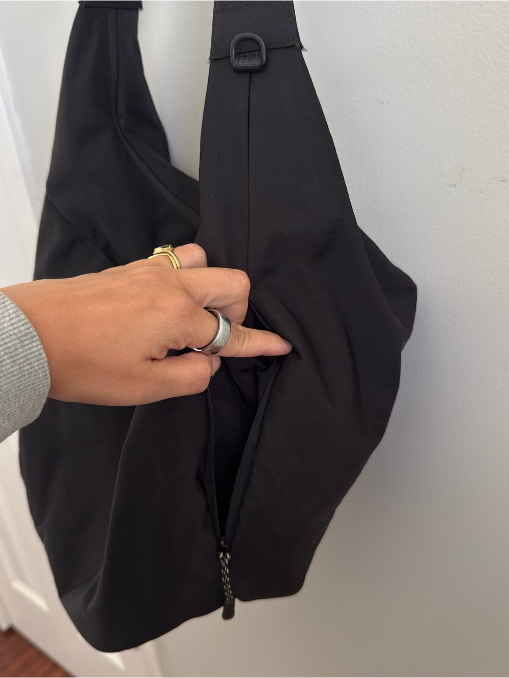 BEIS Black Canvas Crescent Catchall Shoulder Bag - Picture 3 of 3